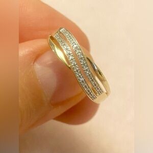 14K  Gold and Diamonds 💎 Women's Ring. Size 8.5